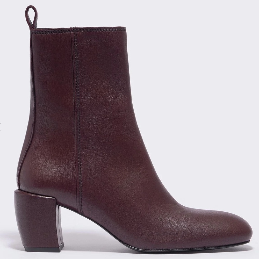 Bimba y Lola || burgundy ankle boots. Size EU 40, US 9. 
Like new.